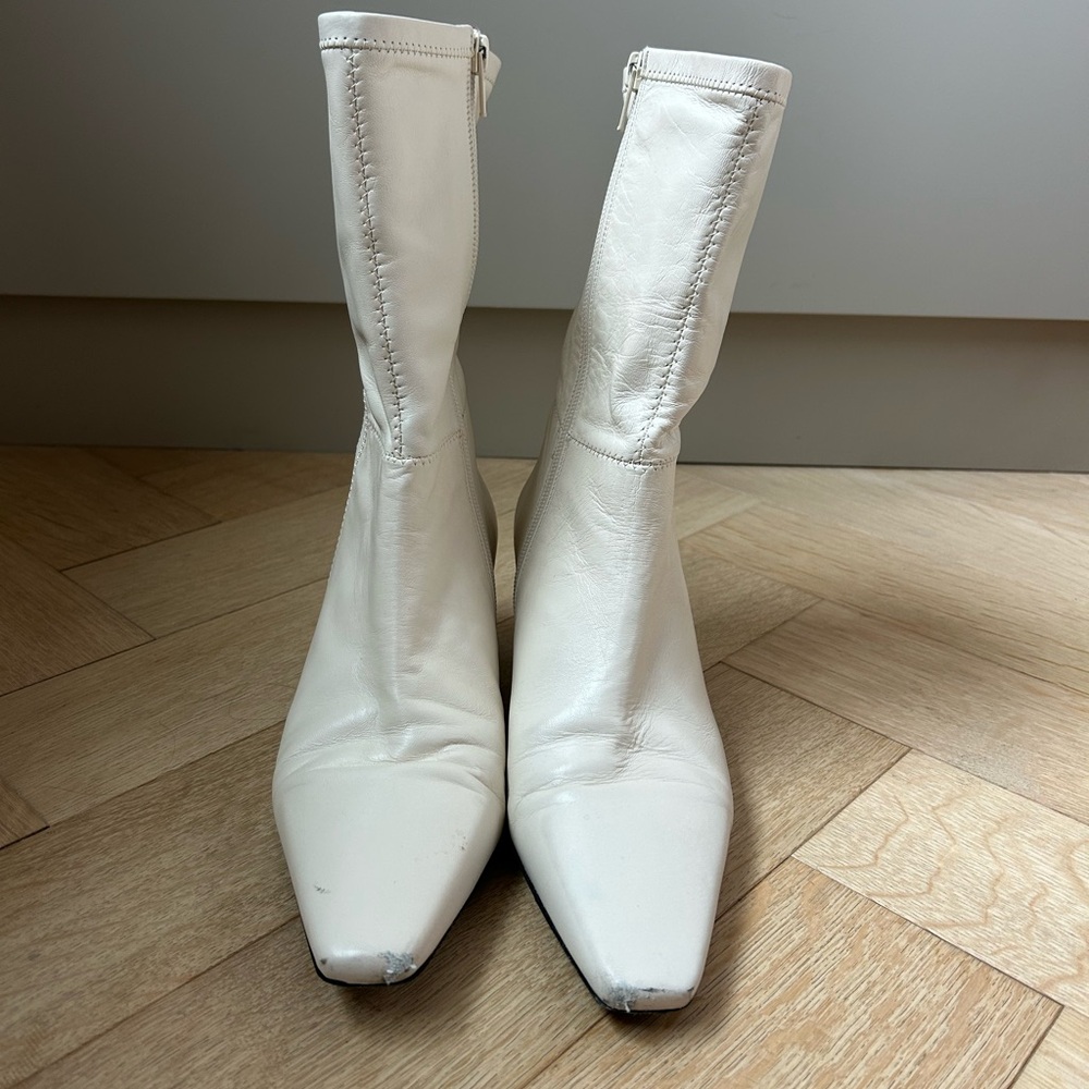 STAUD White Heeled Boots Sleek Modern Design